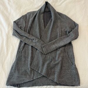 Athleta pranayama restore wrap, grey M.